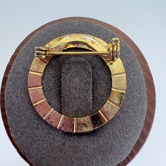 VTG Gold Tone Classic Textured Circle Pin Brooch Size 1" Diameter - Picture 3 of 7